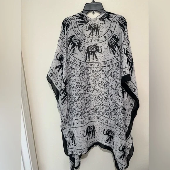 Woven Heart Monochrome Elephant Pattern Kimono size large - Picture 5 of 5